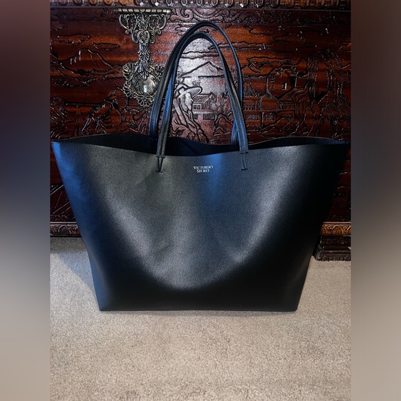 Victoria's Secret Handbags - Victoria’s Secret, Black Bag🖤